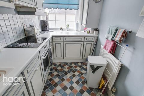 2 bedroom apartment for sale, Agincourt Square, Monmouth