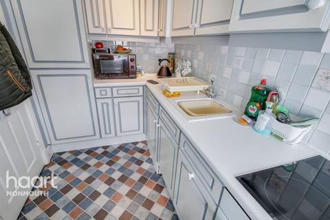 2 bedroom apartment for sale, Agincourt Square, Monmouth