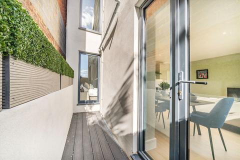 2 bedroom flat for sale, Elm Grove, Wimbledon SW19