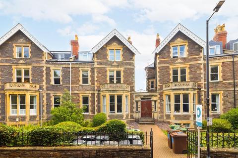 2 bedroom flat for sale, Eaton Crescent, Clifton