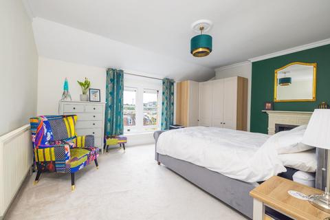 2 bedroom flat for sale, Eaton Crescent, Clifton