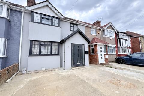 14 Berwick Avenue, Hayes, UB4 0NF
