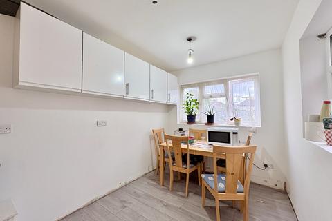 14 Berwick Avenue, Hayes, UB4 0NF