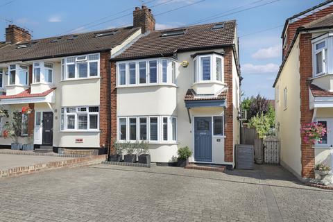 16 Maple Close, Buckhurst Hill, IG9 6HW