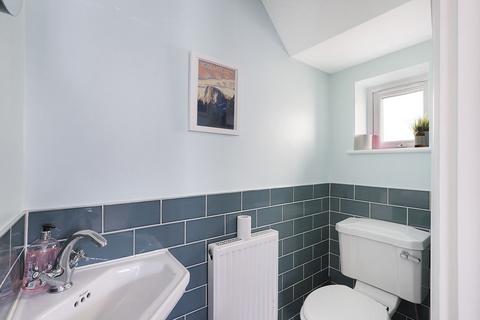 16 Maple Close, Buckhurst Hill, IG9 6HW