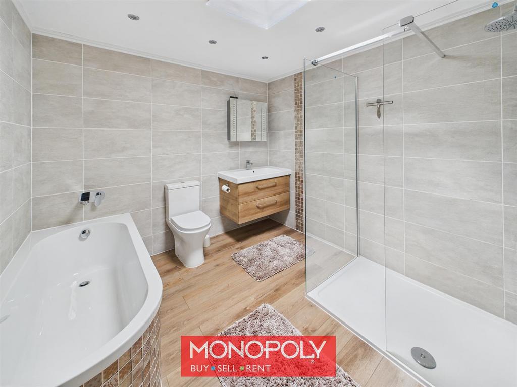 Family Bathroom.jpg