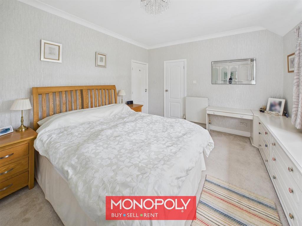 Master Bedroom ...jpg