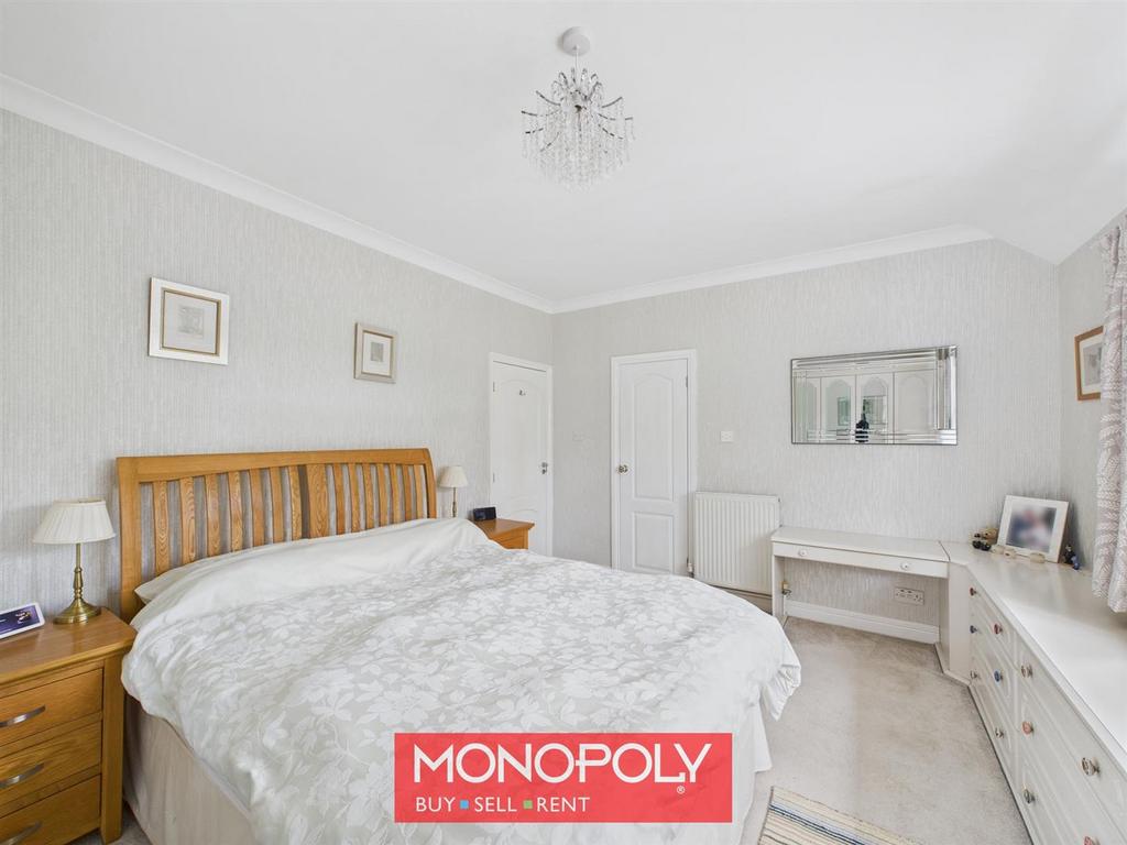 Master Bedroom..jpg