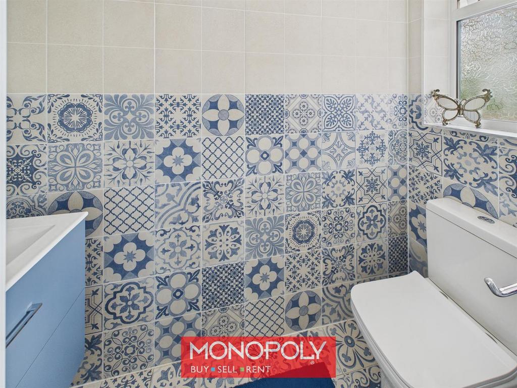 Ensuite Cloakroom.jpg