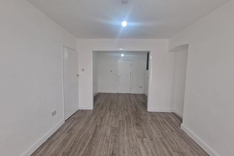 3 bedroom semi-detached house for sale, Calder Gardens, Edgware