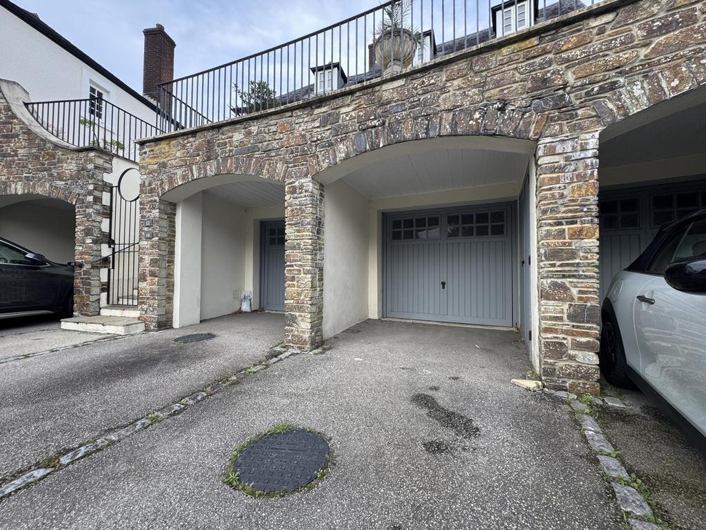 Garage &amp; Parking