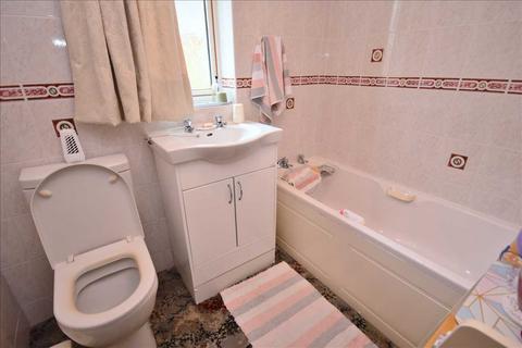 2 bedroom detached bungalow for sale, Lanchester Court, Leyland