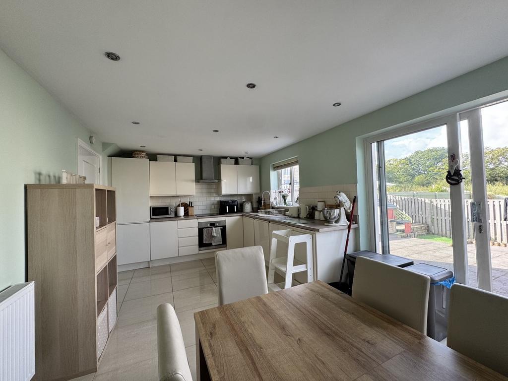 Kitchen/ dining room