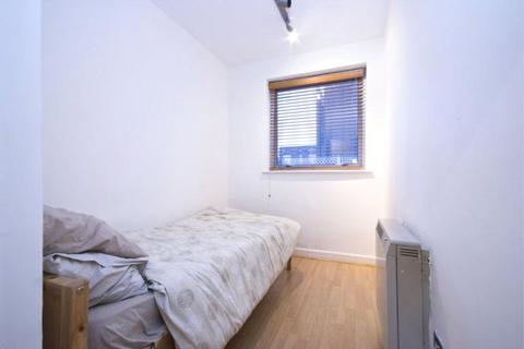 2 bedroom apartment to rent, Parkgate Road, London, SW11