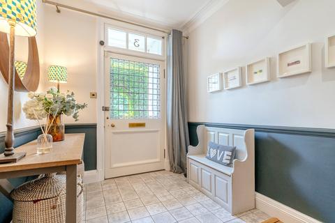 3 Abinger Gardens, Edinburgh, EH12 6DE