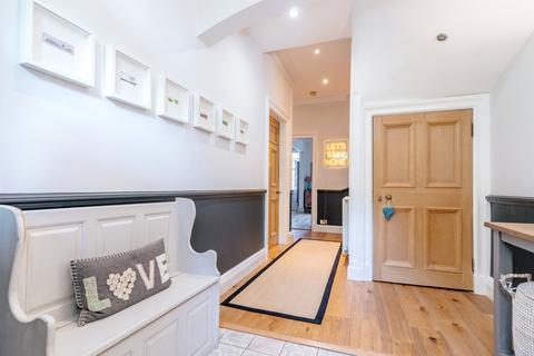 3 Abinger Gardens, Edinburgh, EH12 6DE