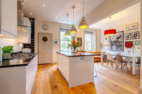 3 Abinger Gardens, Edinburgh, EH12 6DE