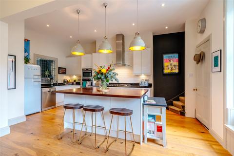 3 Abinger Gardens, Edinburgh, EH12 6DE