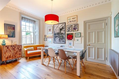 3 Abinger Gardens, Edinburgh, EH12 6DE