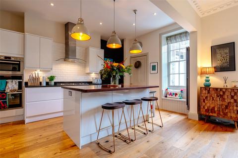 3 Abinger Gardens, Edinburgh, EH12 6DE