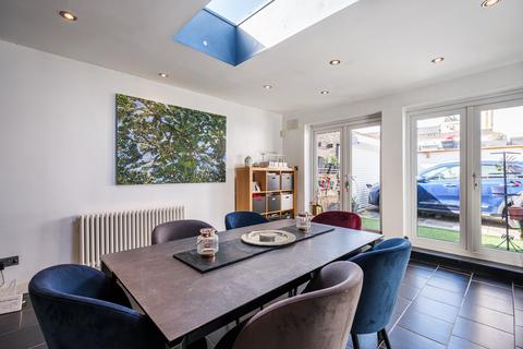 3 bedroom end of terrace house for sale, Lyal Road, London, E3