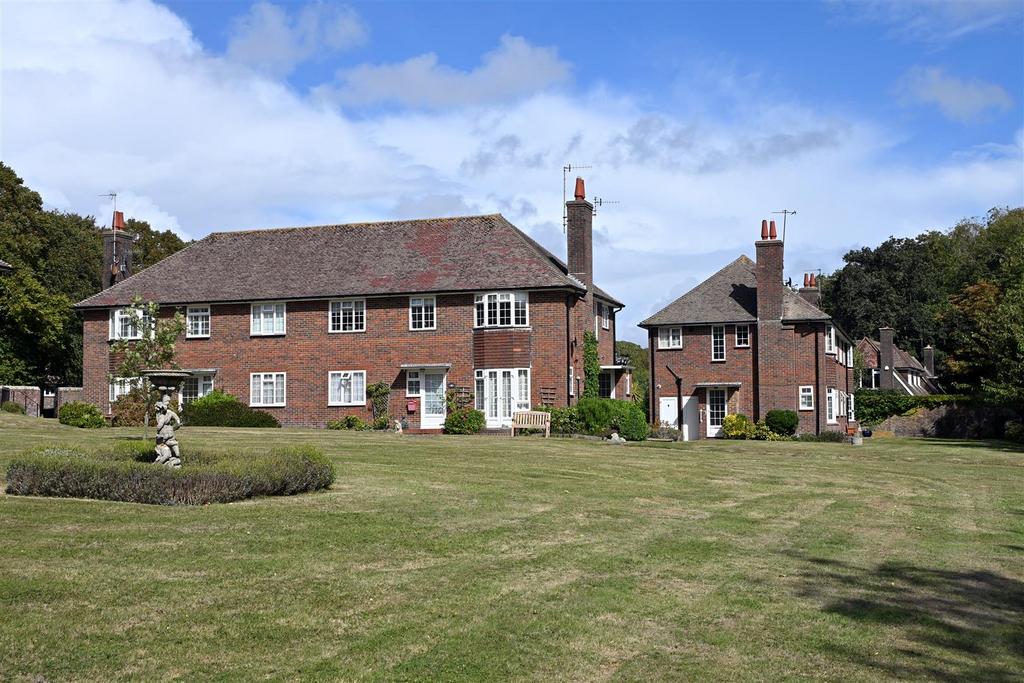 View of Block from Communa Gardens.JPG