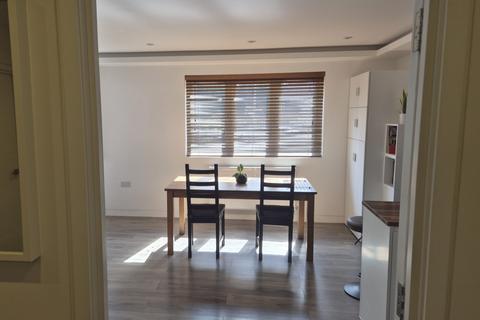 3 bedroom flat for sale, Cricklewood Lane, London, NW2