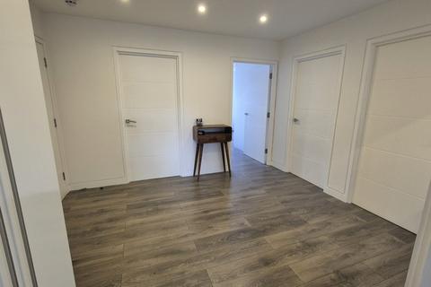 3 bedroom flat for sale, Cricklewood Lane, London, NW2