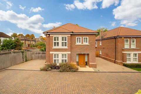 4 bedroom detached house for sale, Harris Close, London N11