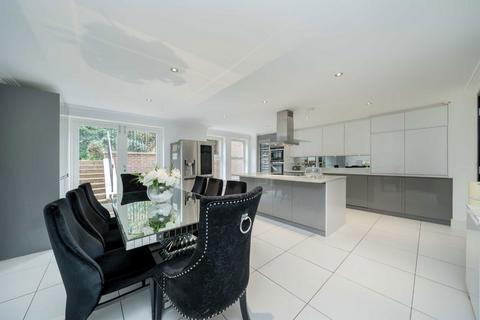 4 bedroom detached house for sale, Harris Close, London N11