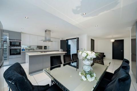 4 bedroom detached house for sale, Harris Close, London N11