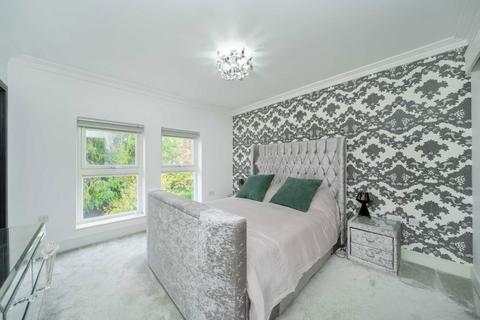 4 bedroom detached house for sale, Harris Close, London N11