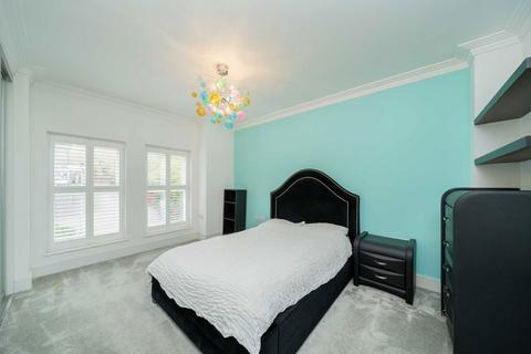 1 Harris Close, London, N11 3PG