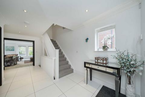 1 Harris Close, London, N11 3PG
