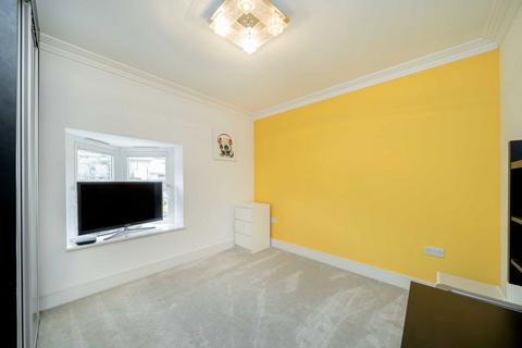 1 Harris Close, London, N11 3PG