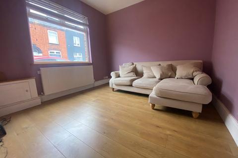 2 bedroom end of terrace house to rent, Cloutsham Street, The Mounts, NN1 3LL