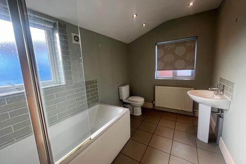 2 bedroom end of terrace house to rent, Cloutsham Street, The Mounts, NN1 3LL