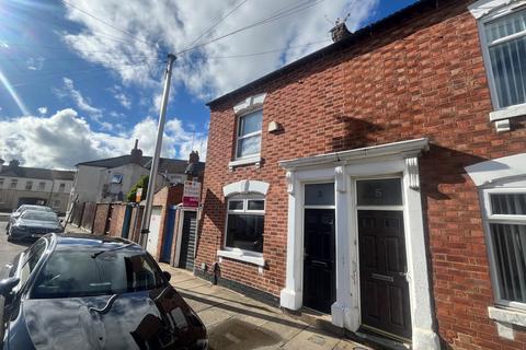 2 bedroom end of terrace house to rent, Cloutsham Street, The Mounts, NN1 3LL