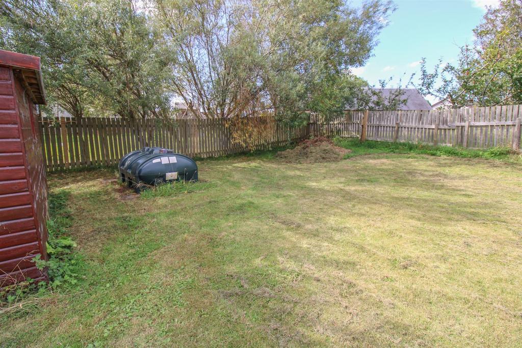 REAR GARDEN (2).jpg