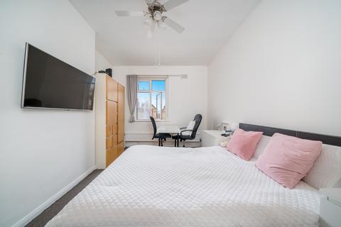 2 bedroom apartment for sale, Greyhound Lane, London SW16