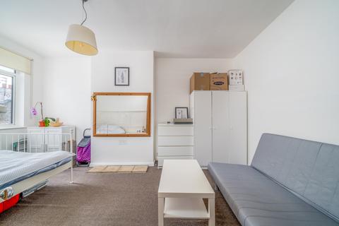 2 bedroom apartment for sale, Greyhound Lane, London SW16