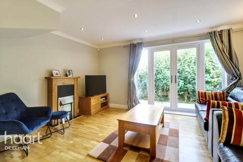 4 bedroom detached house for sale, Mews Court, Shipdham