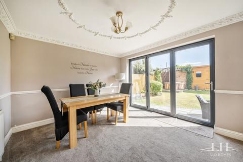 28 Abbey Wood Lane, Rainham, RM13 9QH