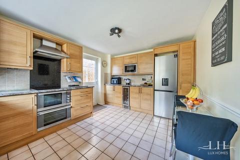28 Abbey Wood Lane, Rainham, RM13 9QH
