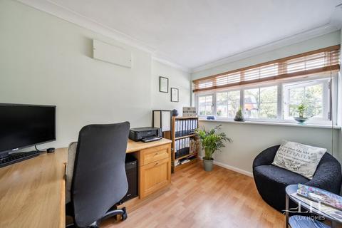 28 Abbey Wood Lane, Rainham, RM13 9QH