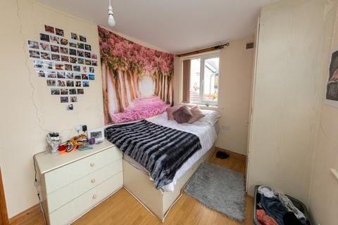 6 bedroom flat to rent, Saint Chad's View, Leeds LS6
