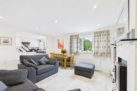 14 Overcroft Rise, Sheffield, S17 4AX