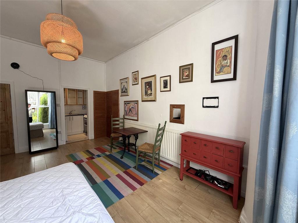 Apartment in Birmingham, Harborne - View 2