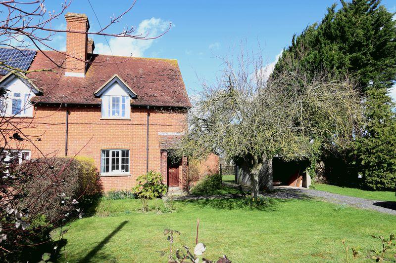 Grove Park Drive, Grove Park, Wantage 3 bed semidetached house £