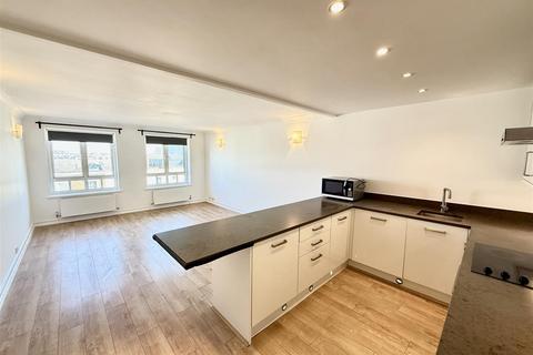 2 bedroom flat to rent, Falcon Lodge, London W9